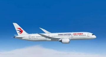 Avião com 132 pessoas a bordo cai na China