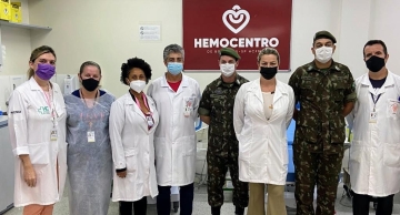 Hemocentro do HC recebe atiradores do Tiro de Guerra de Botucatu para doação de sangue