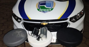 Dupla é presa após furtar creche para trocar produtos na “biqueira”