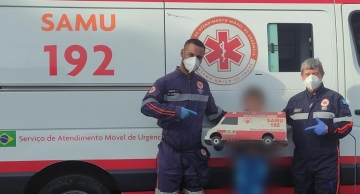 Menino de 11 anos ajuda a salvar a mãe em Botucatu e declara ser fã do SAMU