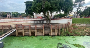 Água verde no Rio Tietê preocupa ambientalistas e moradores de Barra Bonita