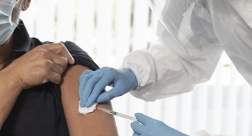 Vacina contra gripe continua disponível para idosos a partir de 60 anos em Botucatu