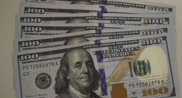 Dólar cai para R$ 4,79 e encerra semestre com recuo de 9,28%