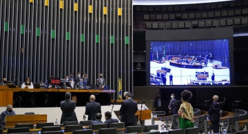 Câmara aprova MP com piso permanente de R$ 400 para Auxílio Brasil