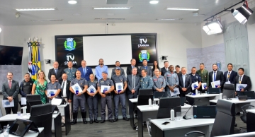 Agentes de segurança de Botucatu recebem homenagens na Câmara