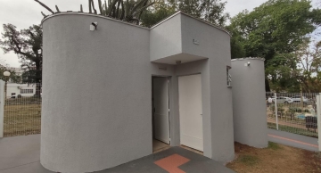 Prefeitura conclui reforma de banheiros nas Praças do Bosque e Rubião Junior no centro de Botucatu