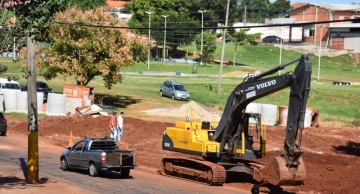 Obras de revitalização da Conde de Serra Negra em Botucatu avançam com drenagem e duplicação da via