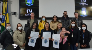 Doadoras de leite humano em Botucatu são homenageadas na Câmara