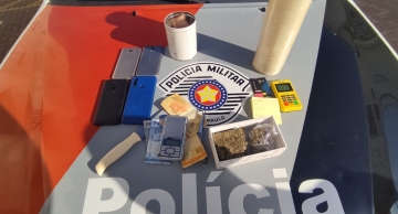 Jovem é detida com tijolo de maconha na cintura em condomínio de Botucatu