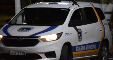 Homem procurado pela justiça quebra a perna após cair de telhado tentando fugir da GCM em Botucatu Homem procurado pela justiça quebra a perna após cair de telhado tentando fugir da GCM em Botucatu