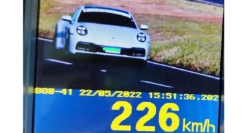 Radar flagra motorista a 226 km/h na Rodovia Castello Branco