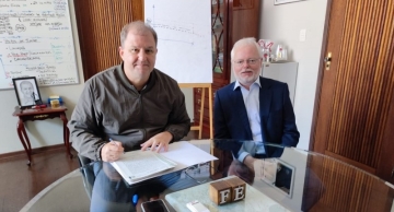 Prefeitura de Botucatu assina doação de área para Grupo Centroflora no Distrito Industrial IV