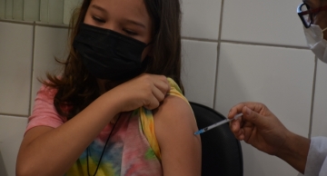 Dose adicional de vacina contra a Covid-19 para adolescentes já está disponível nas unidades de saúde