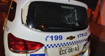 Homem danifica viatura da GCM com tijoladas em Botucatu