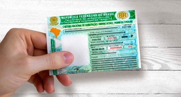 Golpe da CNH suspensa usa SMS e até cartas para roubar dinheiro das vítimas