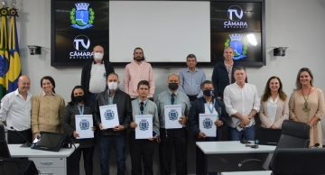 Cinco novos profissionais do transporte são agraciados com “Medalha Dante Trevisani” em Botucatu