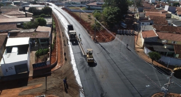 Avenida Conde de Serra Negra tem primeiro trecho asfaltado