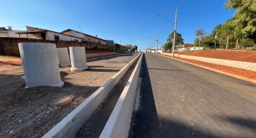 Obras na Conde de Serra Negra avançam para a segunda etapa de pavimentação
