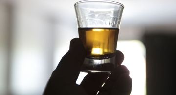 Consumo de álcool antes de dormir pode prejudicar o sono