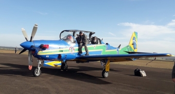 Esquadrilha da Fumaça ‘pousa’ em Botucatu antes de apresentação em Lençóis Paulista