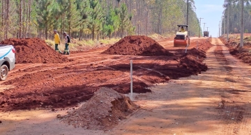 Começam as obras de terraplanagem e drenagem na estrada Odilon Cassetari em Botucatu