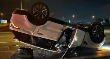 Cantora Paula Fernandes capota carro em SP