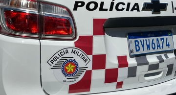 PM apreende adolescente com maconha na frente de escola em Botucatu