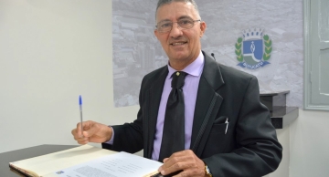 Pedroso toma posse como vereador em sessão ordinária na Câmara