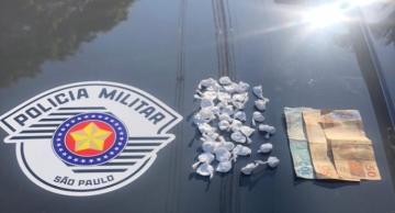 Casal é preso por tráfico em Botucatu; mulher escondia 39 porções de cocaína em roupa íntima