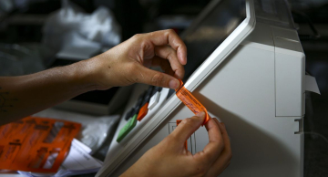 Justiça Eleitoral inicia carga e lacração das urnas em São Paulo