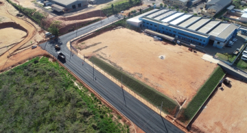 Distrito Industrial 4 de Botucatu recebe pavimentação asfáltica