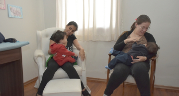 Botucatu: Centros de Educação Infantil e Creches incentivam a amamentação com espaço acolhedor para mães e bebês