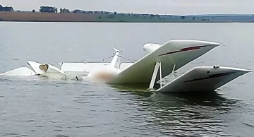 Avião cai em represa de Jurumirim em Paranapanema; duas pessoas morreram