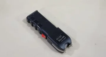 Polícia apreende máquina de choque na casa de mulher suspeita de torturar o filho em Lençóis Paulista