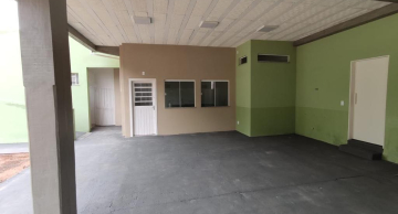 Crianças são atingidas por telhas em creche de Botucatu durante vendaval