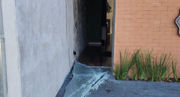 Bandidos arrombam e furtam barbearia na Vila dos Lavradores em Botucatu