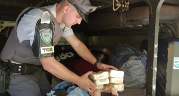 TOR prende mulher com 6 quilos de droga dentro de ônibus na Castelo Branco em Pardinho