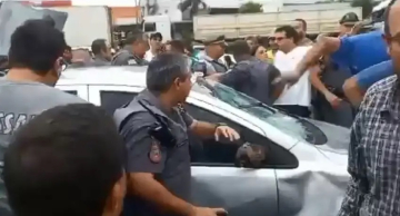 Motorista que atropelou manifestantes no interior de SP deverá ser indiciado por tentativa de homicídio