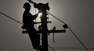 CPFL diz que trabalha para normalizar fornecimento da energia em Botucatu após vendaval de sexta-feira, 11