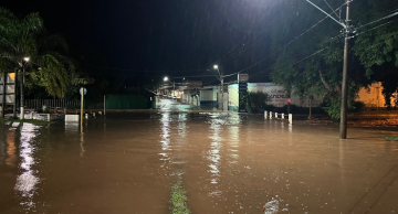 Chuva causa transtornos no dia de Natal em Botucatu