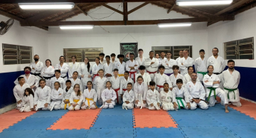 Karatê de projeto social de Botucatu recebe prêmio de melhor academia de 2022