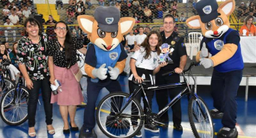 Patrulha da Paz em Botucatu realiza formatura e premia os destaques de 2022