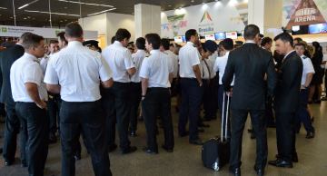 Aeronautas aprovam proposta de empresas e encerram greve