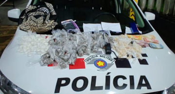 PM prende homem com mais de 3 mil porções de drogas na Vila Jardim em Botucatu