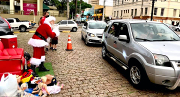 Papai Noel estará em Botucatu nesta segunda arrecadando brinquedos para crianças carentes