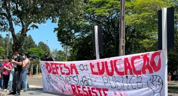 Estudantes e pesquisadores da Unesp de Botucatu protestam contra suspensão de bolsas da Capes