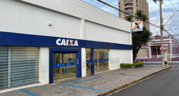 Bancos voltam a funcionar apenas na quarta-feira às 12 horas