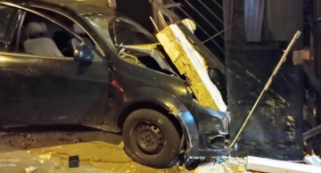 Veículo destrói parede de loja na região central de Botucatu