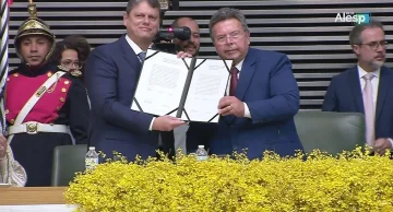 Tarcísio toma posse como governador de SP e diz que dará atenção a ‘demandas populares’