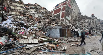 Voo da FAB traz ao Brasil 17 sobreviventes de terremoto na Turquia